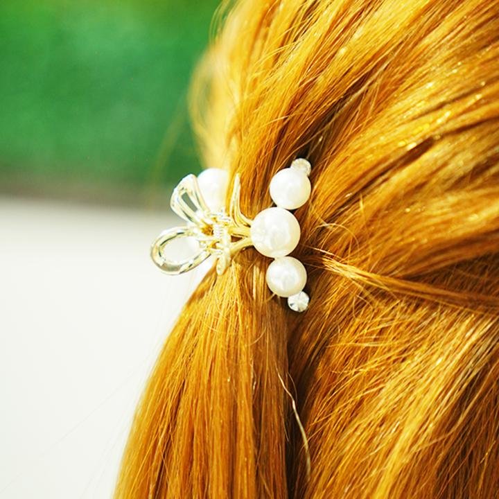 Pearl Elegance Clutcher