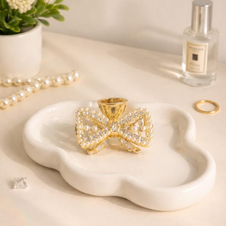 Pearl Bow Hair Clutcher